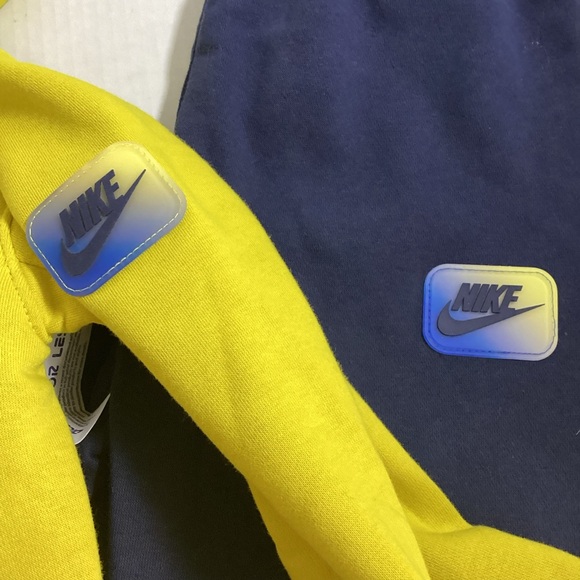 NWT Boys Nike Bright Yellow Sweatshirt size 5/6 - Picture 6 of 6